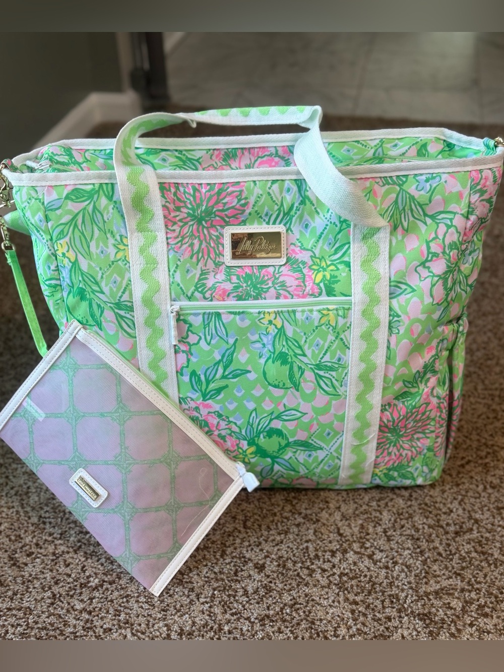 New Lilly Pulitzer Cooler Bag with Matching Pouch